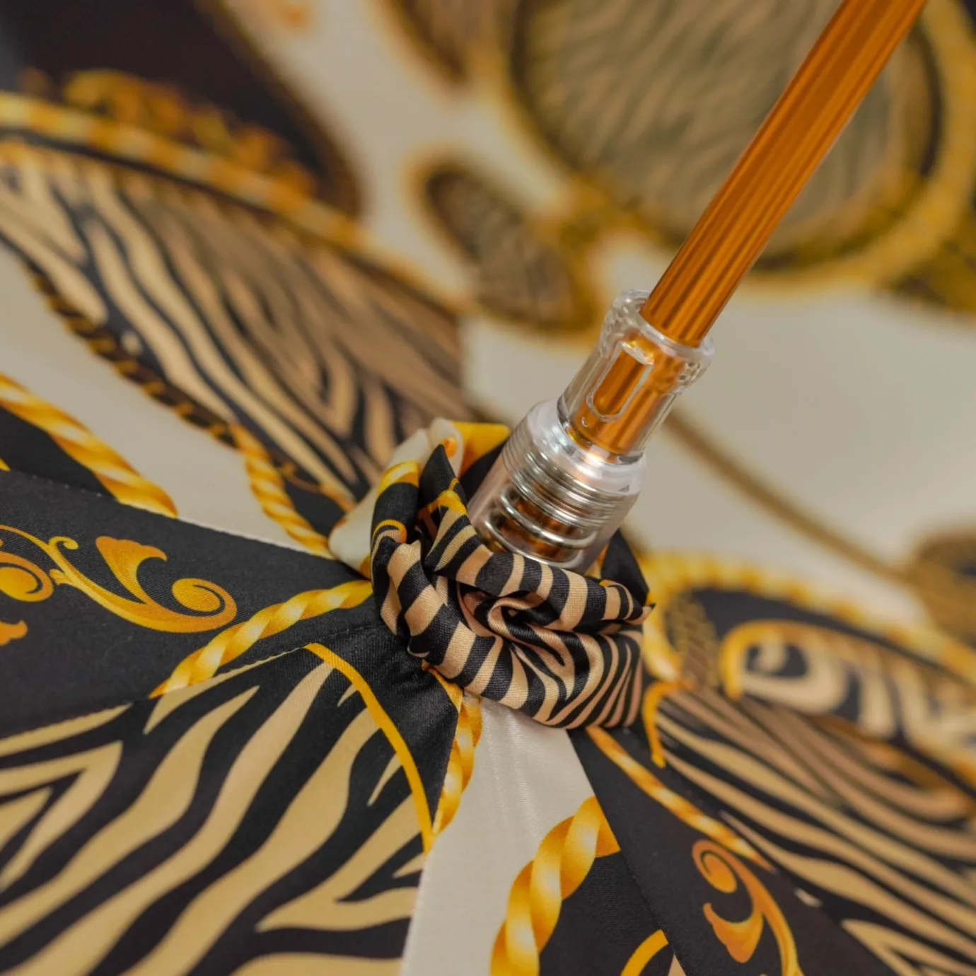 Il Marchesato Mythical Elegance: Umbrella with Golden Medusa Accent Best